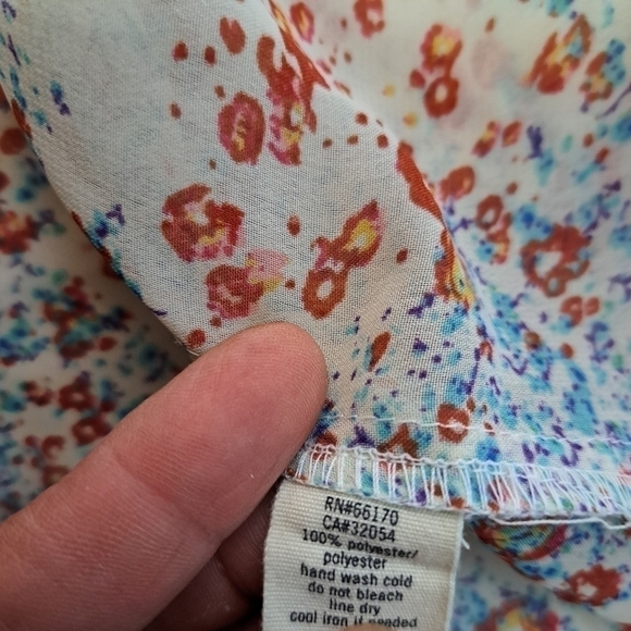 PINS & Needles Floral Button Up Top - Picture 9 of 11